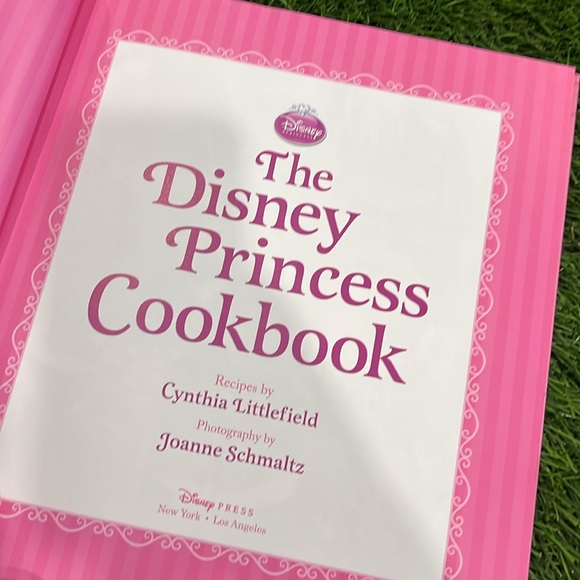 The Disney Princess Cookbook - 2013 - Picture 4 of 8